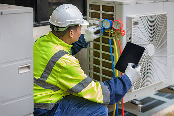 Professional Hvac technician working in Lindenhurst, NY